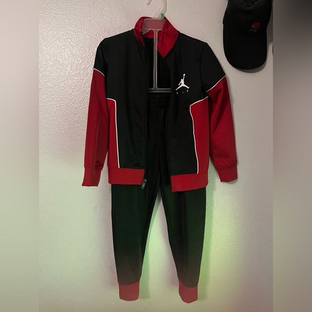 Kids Air Jordan Tracksuit boys size 6